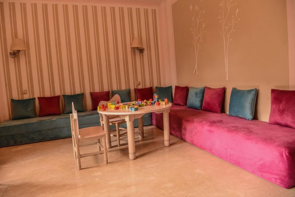 Beautiful, Great Equipped 122 M Holiday Apartment Near Majorelle Garden And Gueliz With Pool Views And A Large Balcony And Terrace Marrakesh Exteriör bild