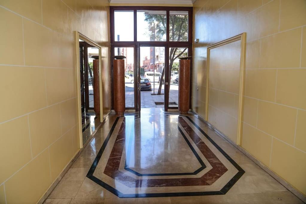 Beautiful, Great Equipped 122 M Holiday Apartment Near Majorelle Garden And Gueliz With Pool Views And A Large Balcony And Terrace Marrakesh Exteriör bild
