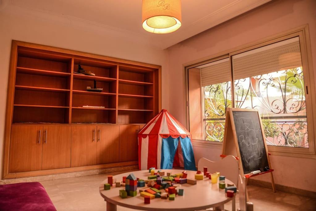 Beautiful, Great Equipped 122 M Holiday Apartment Near Majorelle Garden And Gueliz With Pool Views And A Large Balcony And Terrace Marrakesh Exteriör bild