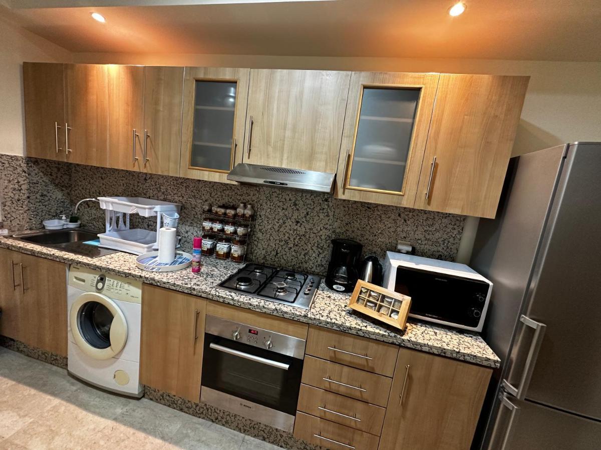 Beautiful, Great Equipped 122 M Holiday Apartment Near Majorelle Garden And Gueliz With Pool Views And A Large Balcony And Terrace Marrakesh Exteriör bild
