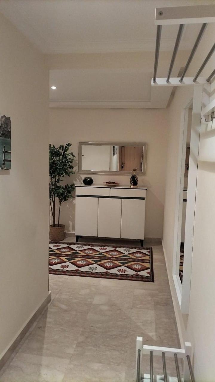 Beautiful, Great Equipped 122 M Holiday Apartment Near Majorelle Garden And Gueliz With Pool Views And A Large Balcony And Terrace Marrakesh Exteriör bild