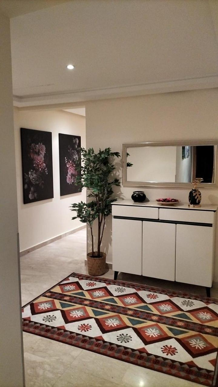 Beautiful, Great Equipped 122 M Holiday Apartment Near Majorelle Garden And Gueliz With Pool Views And A Large Balcony And Terrace Marrakesh Exteriör bild