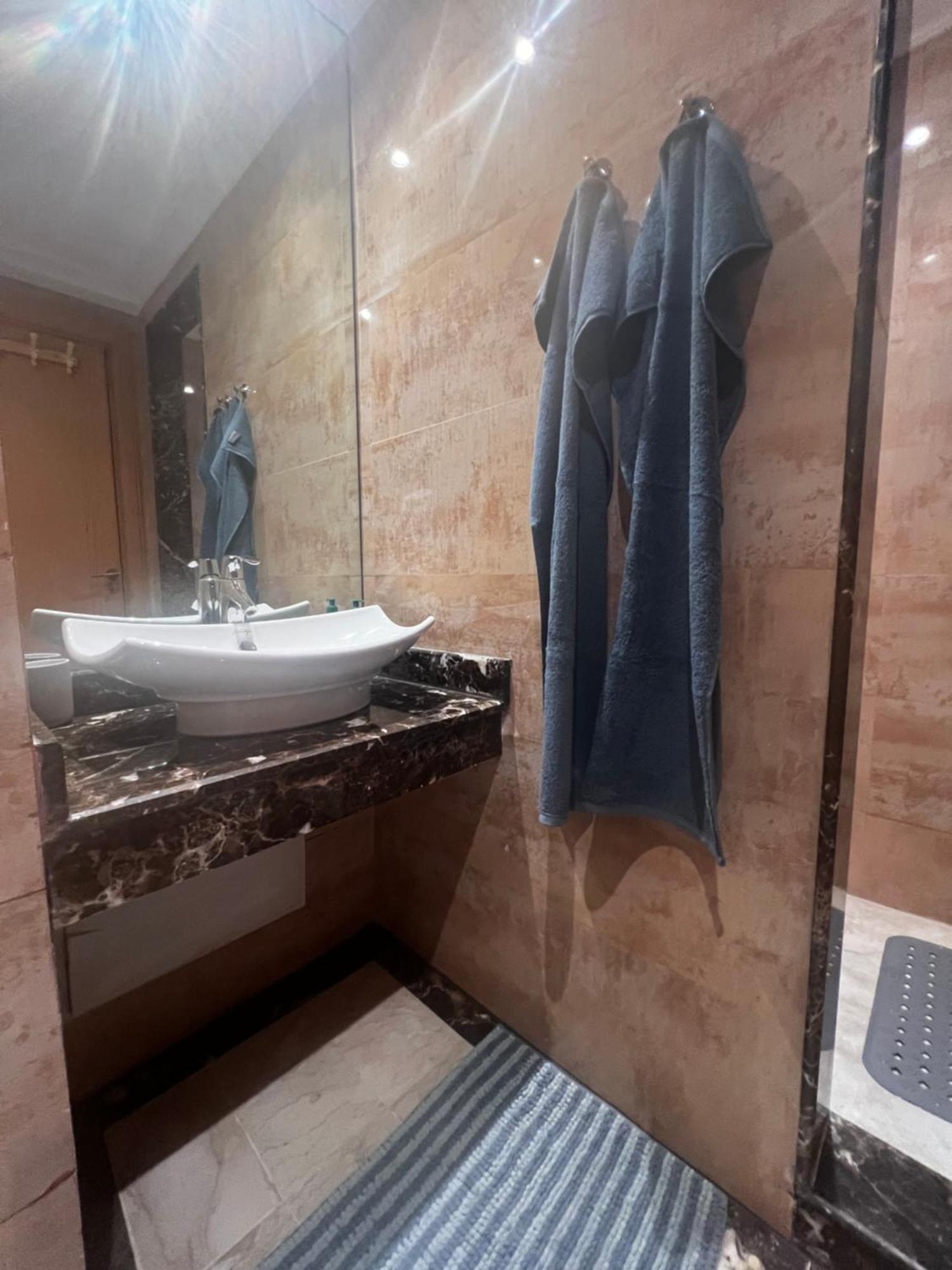Beautiful, Great Equipped 122 M Holiday Apartment Near Majorelle Garden And Gueliz With Pool Views And A Large Balcony And Terrace Marrakesh Exteriör bild